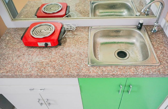 Cozy Studio Apartment at Tamansari Skylounge near Soetta Airport - Foto 7