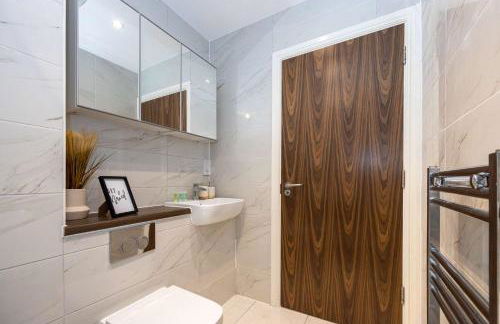 Rest&Recharge at Brookdale House (5 Bedrooms, 15mins to City Centre, Free Parking) - Foto 11