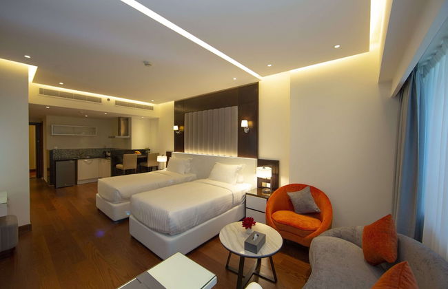 Number One Tower Suites - Photo 37