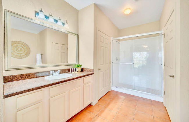 Modern 2BR Condo - With Pool Hot Tub - Photo 11