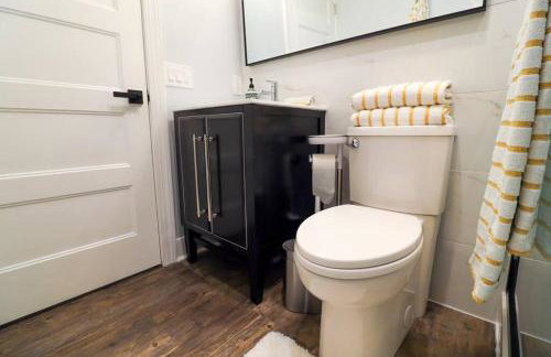 English Basement in Renovated 110 Year Old Row Home - Photo 7