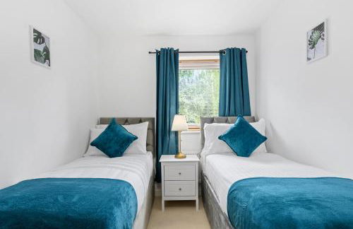 Superb Two Bedroom House Near Etihad & Coop Live - Free Parking - Foto 3