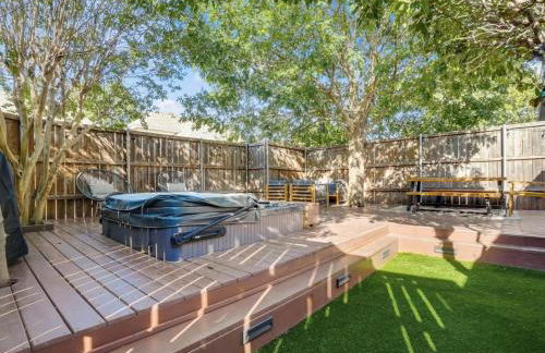 3-BD 2-BA Northern Dallas Retreat Hot Tub and BBQ - Photo 4