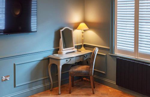 Central Whitchurch - Lowcross House Guest Bedroom 1 - Photo 9