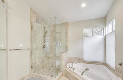 San Marcos Getaway with Deck and Lake Views! - Foto 17