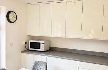 Parkside Luxury 3 bedroom home, 5 min to Ebbsfleet Station and has free Parking - Foto 22