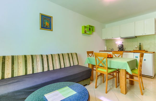 2-bdr apt With Shared Garden, 3 min Walk to Beach - Foto 15