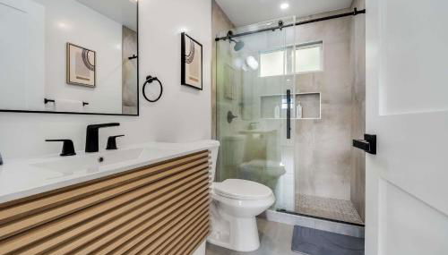 Brand New Apt w Parking Blocks from Downtown- F - Foto 5