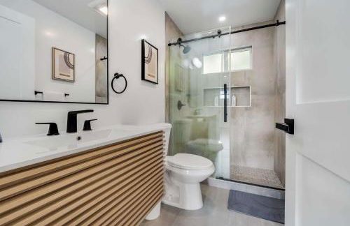 Brand New Apt w Parking Blocks from Downtown- F - Foto 5