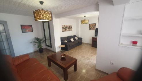 Visit Gibraltar stay in La Linea for less! - Foto 2