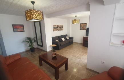 Visit Gibraltar stay in La Linea for less! - Foto 2