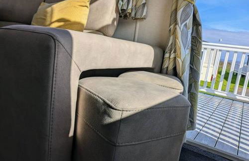 Beautiful Pet Friendly Southerness Caravan With Sea View & Decking Area - Foto 23