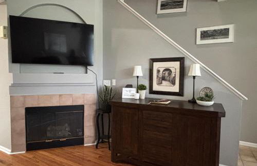 Unwind in Style in this stunning townhome retreat - Foto 14