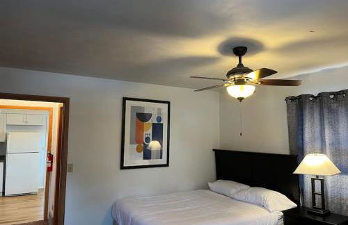 Prime Location Amazing Unit Close to Downtown - 2 queen beds - Photo 7