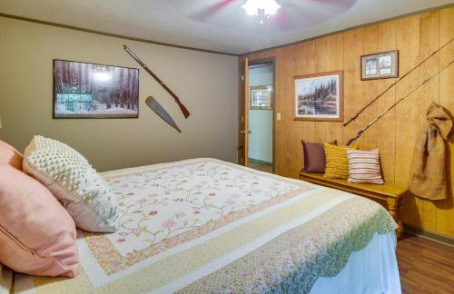 Pet-Friendly Elkins Vacation Rental with Decks! - Foto 11