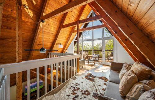 Charming A-Frame Cabin w Hot Tub & Mountain Views - Foto 18