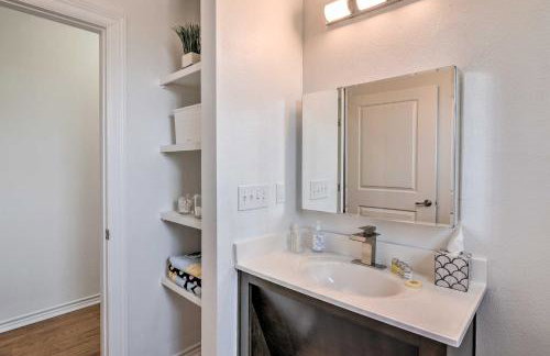 Walk to Beach Family Home with Patio in Galveston - Foto 22