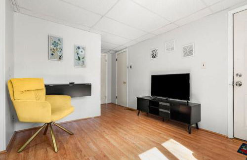 Nothing Fancy Older Apt Walk to Downtown King Bed - Foto 9