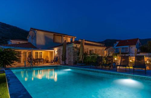 Villa Mirage with Private Heated Pool - Photo 11