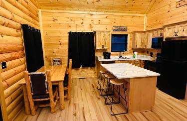 Bourbon Retreat With Hot Tub-8 - Foto 26