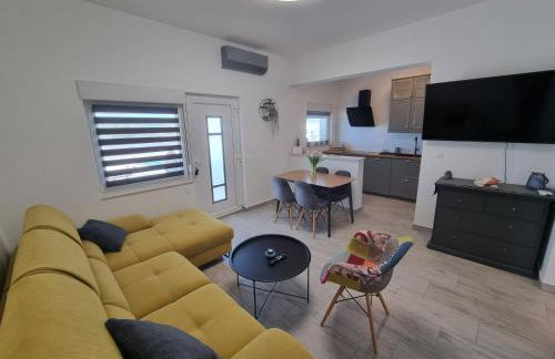 Villa Madison, Spacious Sea View Apartments Near Zadar with heated pool - Photo 56