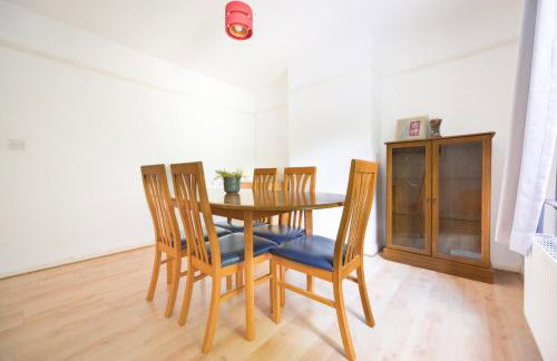 Cambridge North 3 Bedroom Family Home, Spacious Garden, BBQ & Parking - Foto 18