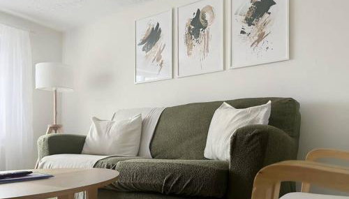 Private guest house - Double bedroom, en-suite and workspace with private entrance, first floor with no lift and no full kitchen - Foto 2