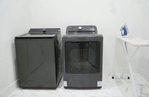 New Luxury 5BR 7BD Home Near Airport, Sleeps 10 plus - Foto 14