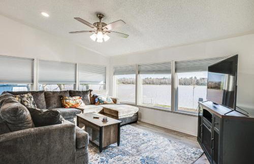 Waterfront Trinity Vacation Rental with Hot Tub! - Photo 4