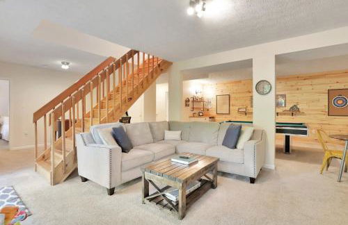 Lazy Basye Shenandoah Cabin with Hot Tub, Sleeps 10 - Foto 21