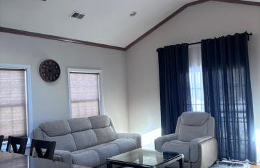 Luxury 3 BedRoom Apartment with Private Entrance plus Free Parking - Foto 13