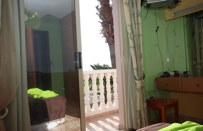 2 Bedroom House near Tombs of the Kings - Photo 14