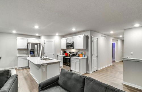 1 Mi to Golf Quiet Waukee Home with Fireplace! - Foto 6