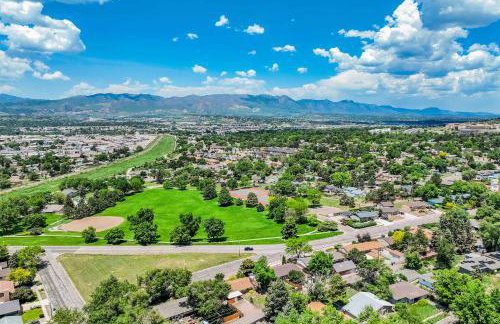 Alder Nest Cozy Retreat w Fire Pit & Workspace - Foto 32