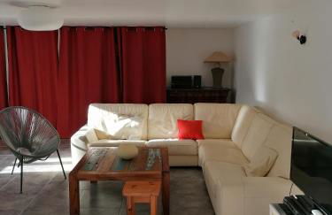 Maison renovee en pierres séjour spacieux avec jardin et terrasse aménagée près Omaha beach & Bayeux à 5mn de la mer tous commerces - Foto 7