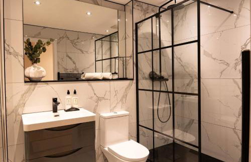 Premium Tower Hill Serviced Apartment - Photo 12