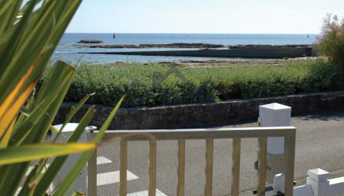 LocaLise - Maison E2 au Guilvinec - A 20m de la mer avec jardin et piscine - Tout à pied, plage, port, centre commerces, marché - Wifi inclus - Vue mer de la chambre - Animaux bienvenus - Linge de lit inclus - Foto 3