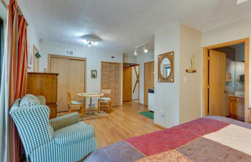 Expansive Angel Fire Home with Indoor Hot Tub! - Foto 25