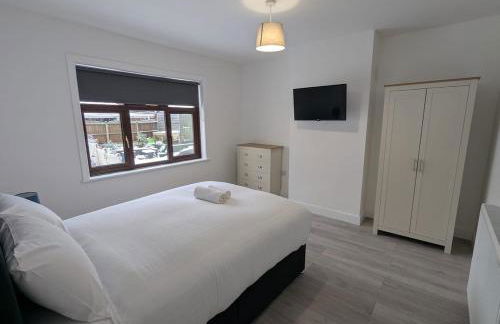 Spacious 4 Bedroom Home - Foto 24