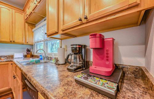 Bandera Bungalow - River, Downtown, Peaceful fenced corner lot! King bed! - Foto 11