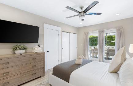 Luxe Backyard Oasis w/ Hot Tub Chic Design South Park Sanctuary - Foto 24