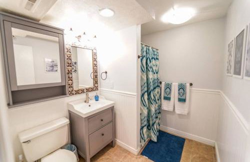 Turquoise Twin ★Vacation COS★3 King Beds★Near AFA - Foto 22