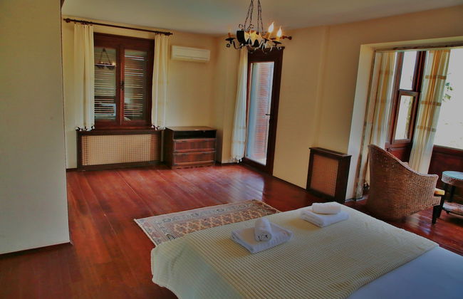 The Mira House - Photo 16