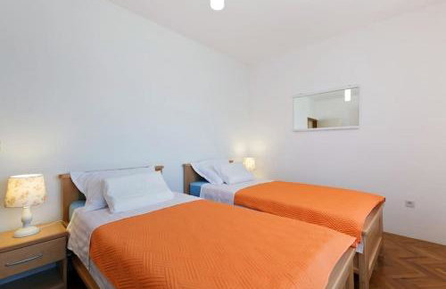 Apartments with parking spaces Drnis, Zagora - 12769 - Foto 16