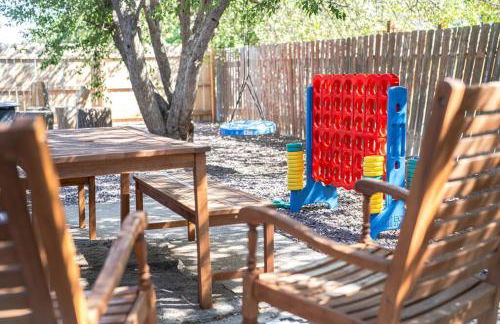 Walk to GC Train Depot and Route 66, king beds, game room, BBQ, firepit - Photo 35