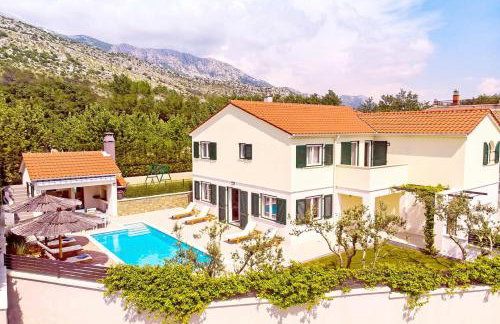 VILLA STOZAK, private heated pool, cinema room and sauna, 7 km from beach - Photo 2