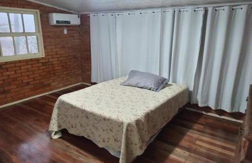 CHALÉ SIMPLES COM WI-FI SPLIT COZINHA COMPLETA SALA QUARTO BANHEIRO A 2 KM DO centro - Foto 1