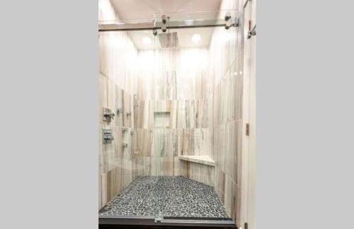 Private Luxury Suite with Hot Tub Downtown Eureka Springs - Foto 13