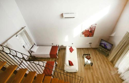 Semi-detached house with private pool - Photo 13