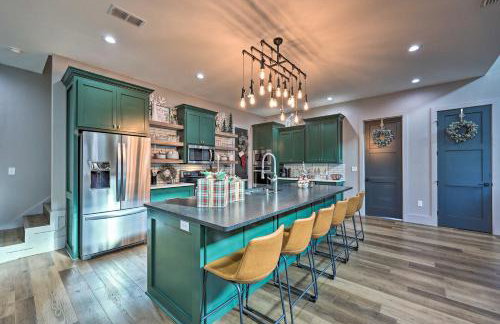 Lavish Riverfront Escape with Gas Grill! - Foto 11